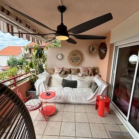 T3 Luxe, Vue Mer-piscine, A Pied Le Lavandou